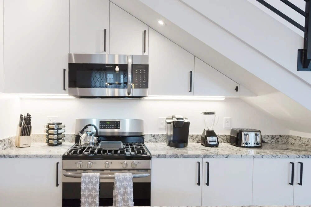 Sanitized Newly Designed Super Chic Indy Home Near Fountain Square!