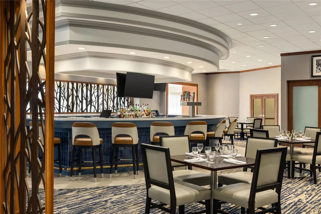 DoubleTree by Hilton Pittsburgh-Green Tree