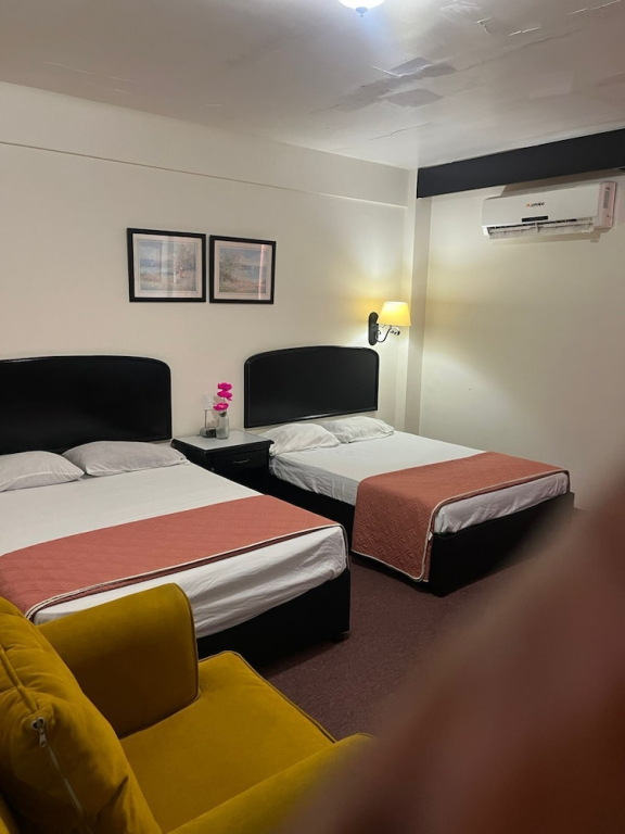 Hotel Plaza California