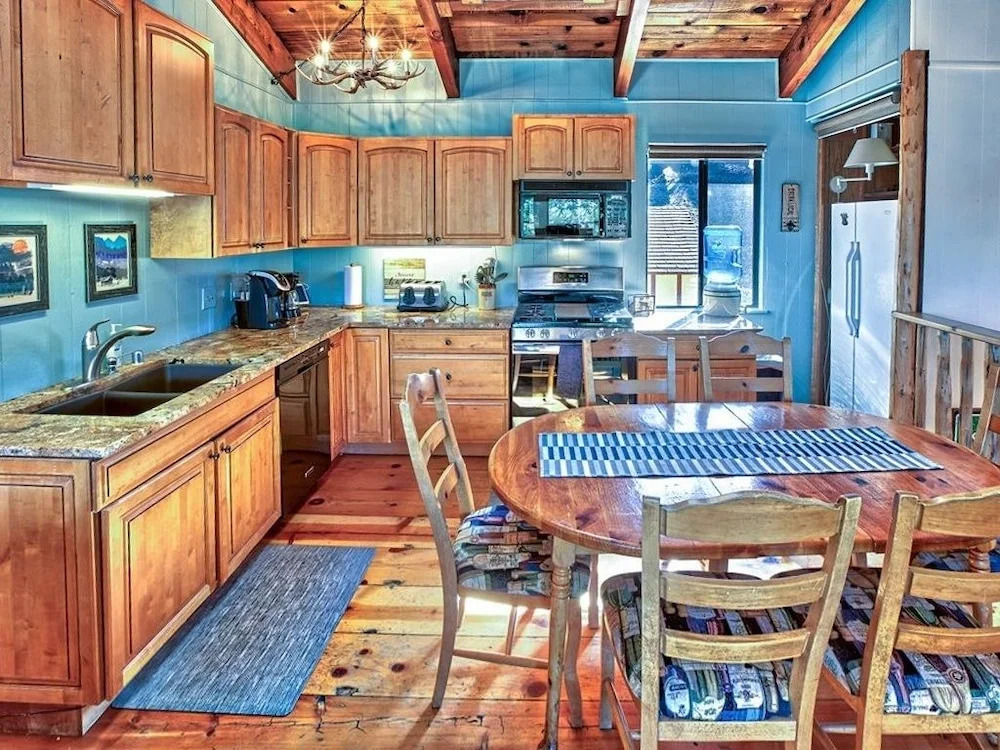 40289 Lakeview Home 4 Bedrooms 2 Bathrooms Home