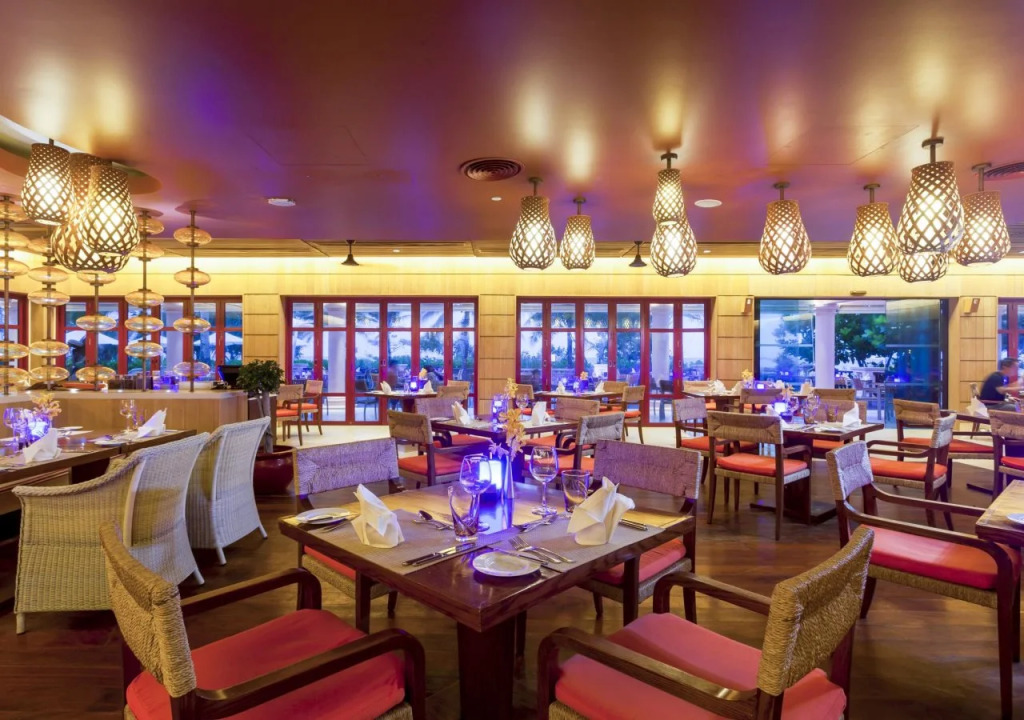 Отель Centara Grand Beach Resort Phuket