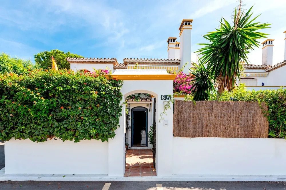 3 Bdrs Apartm With Private Terraces & Communal Swimming Pool in Estepona Benamara II