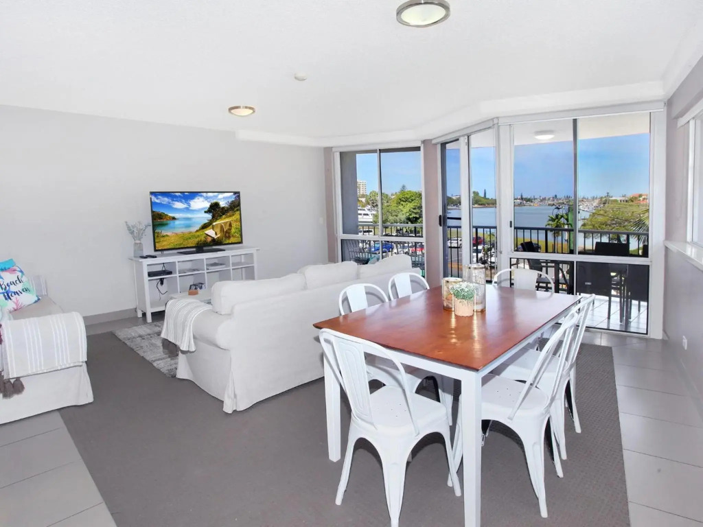 Broadwater Quays 5 - Three Bedroom Water View Apartment, only 2 blocks from Mooloolaba Beach!