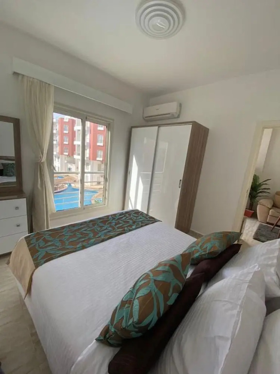 1 Bed Apartment - Balcony, Pool, Parking