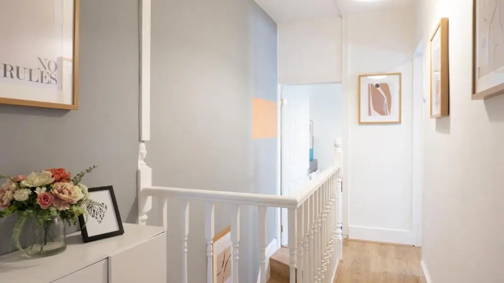 Air Host and Stay - Daisy House - Large 3 bedroom sleeps 8 10 minutes from city centre