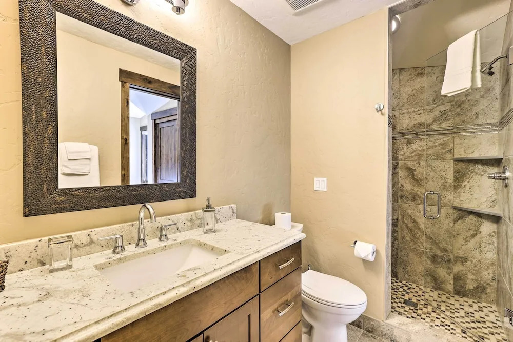 3 Fireplaces & Mtn View: Luxe Home in Breckenridge