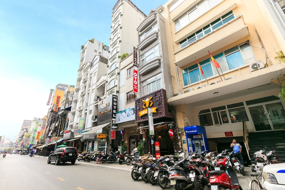 Oyo 438 Small Bay Hotel