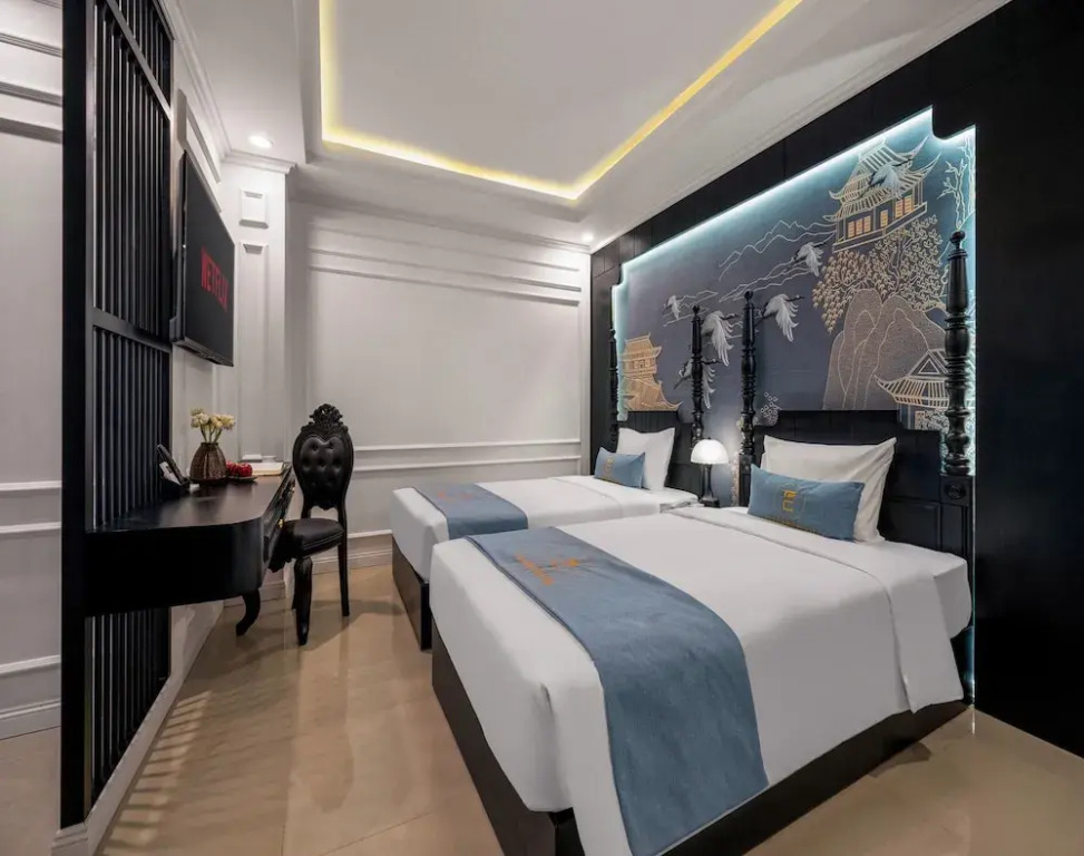 The Elegant Boutique - Hue