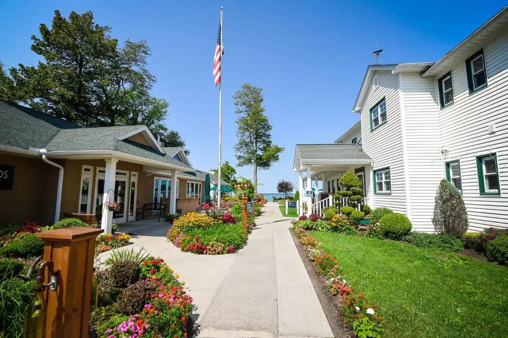 The Lakehouse Inn