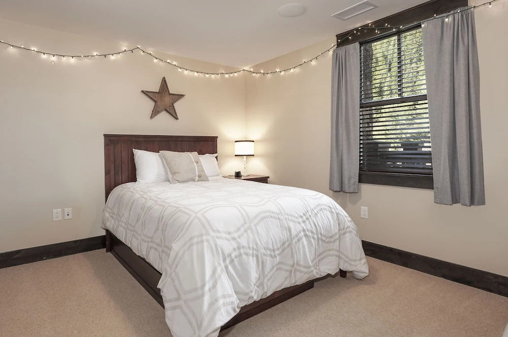 Ski Condo with Private Garage and Washer Dryer - Parry Peak Loft Premium-Rated 105