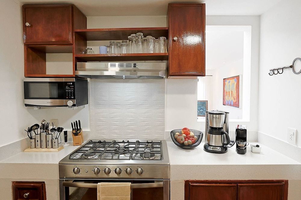 Angelic 2BR Nest - Pool & Hot Tub - Gated Village