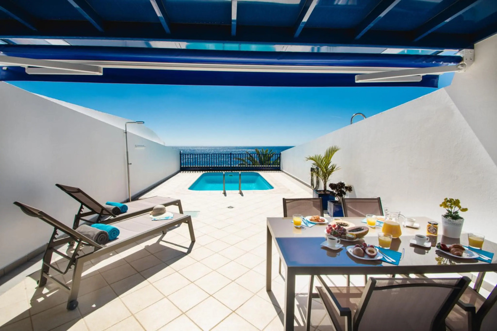 FRONTLINE VILLA 26, well-designed with a heated pool