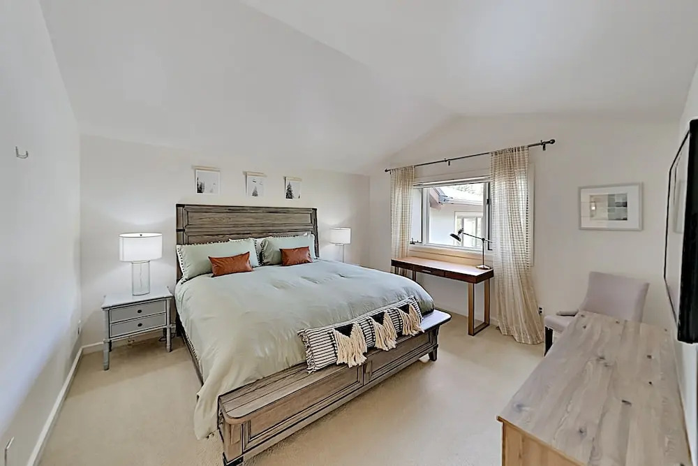 4BR 3BA Vail Duplex with 4 Floors by RedAwning