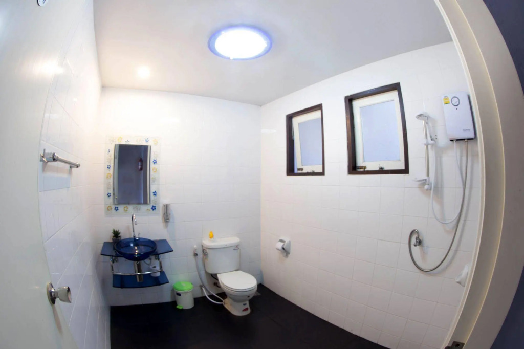 Luna Guesthouse and Travel