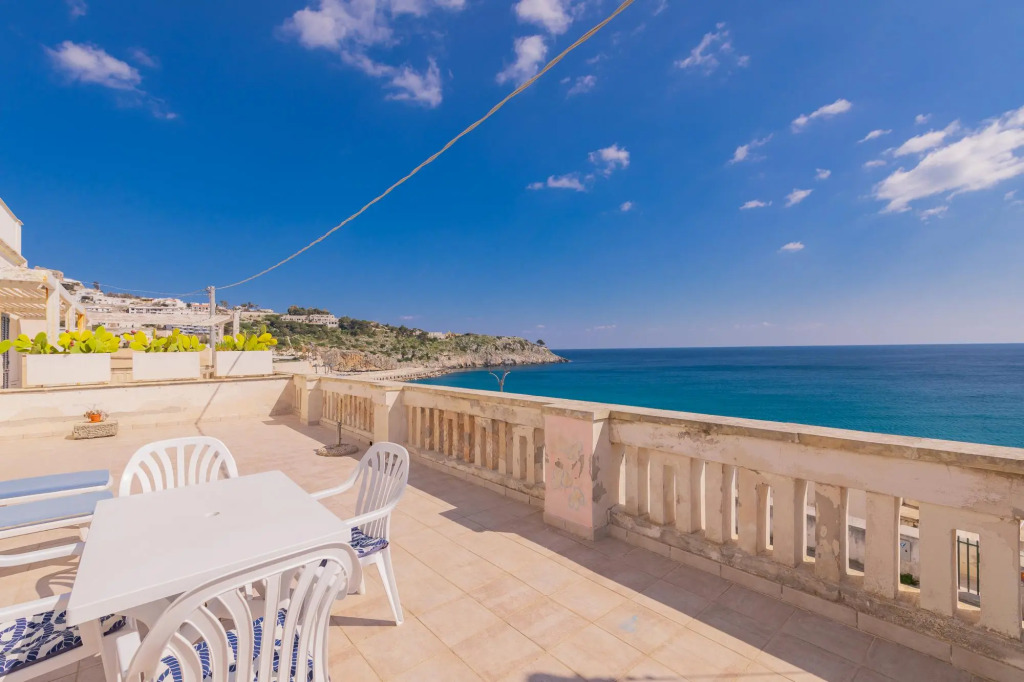 Holiday home with sea view in Castro, on the Adria-Marinè