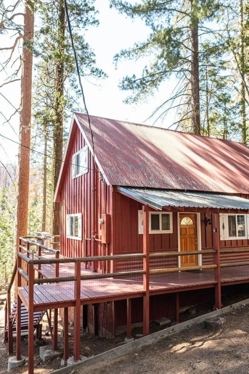 Red House - Minutes to Shaver Lake!