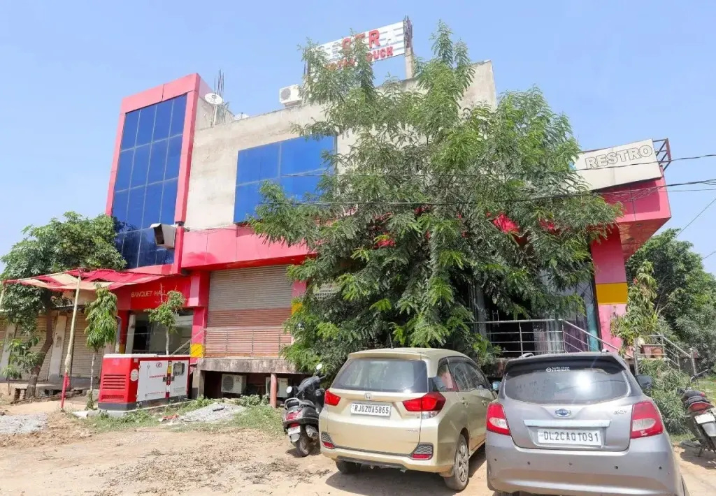 Oyo 17357 Hotel Royal Touch