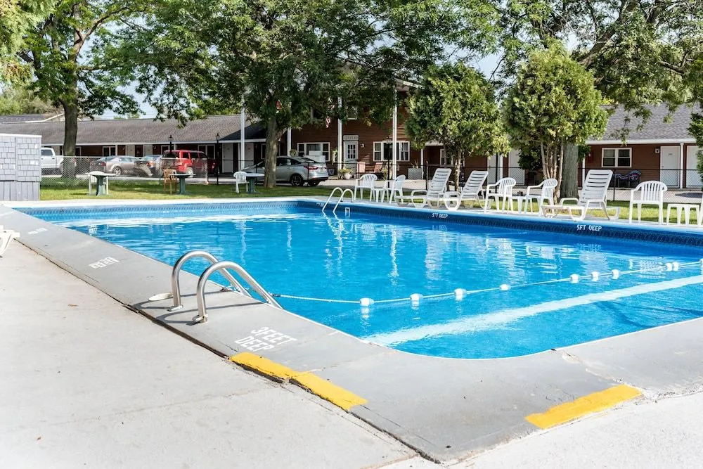 Capt.'s Inn & Suites