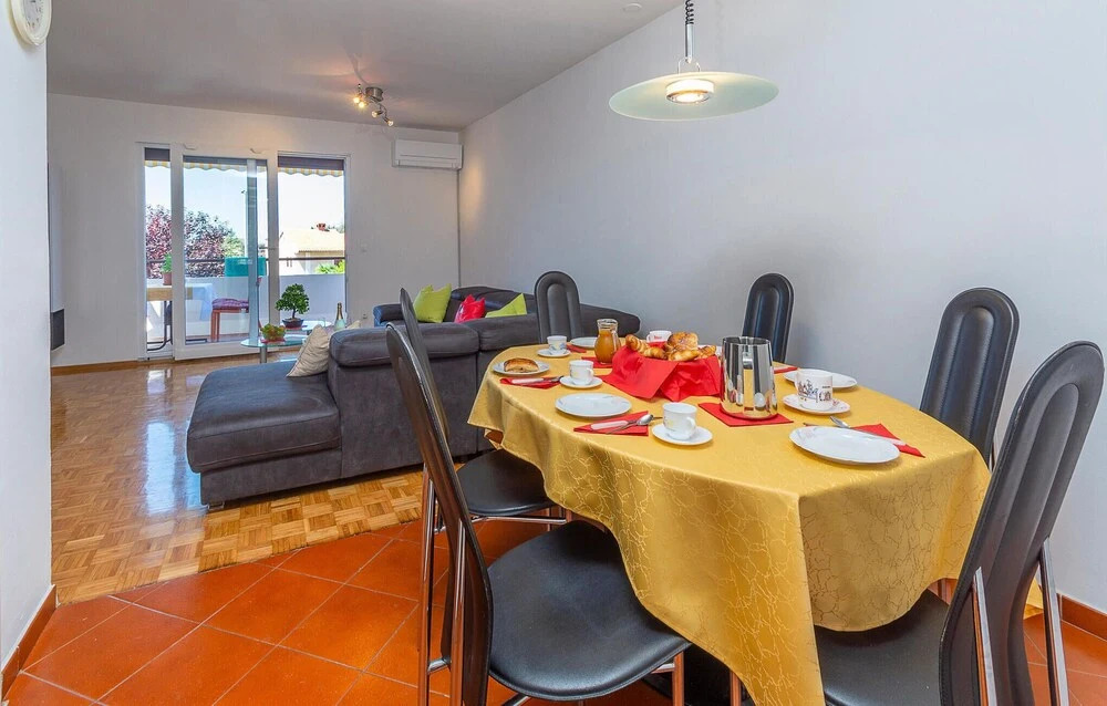 Amazing Apartment in Porec With Wifi and 2 Bedrooms