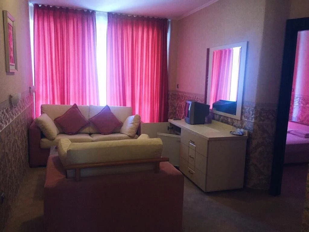 Royal Family Hotel