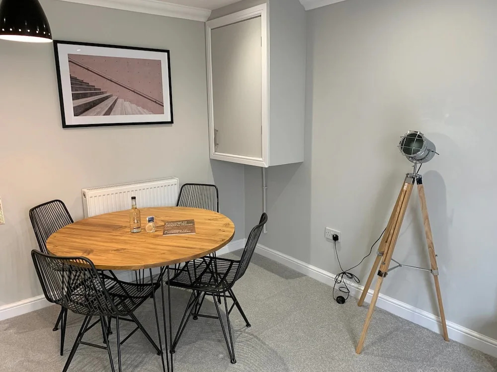 Aaron Wise - Victoria House