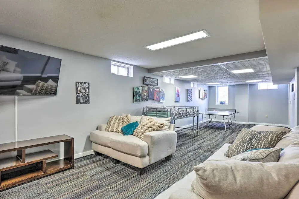 5 acre Graceland Family Home in West Des Moines