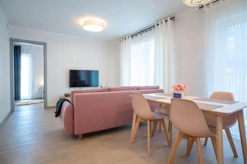 Dream Stay - Brand New Apartment with Balcony & Free Parking