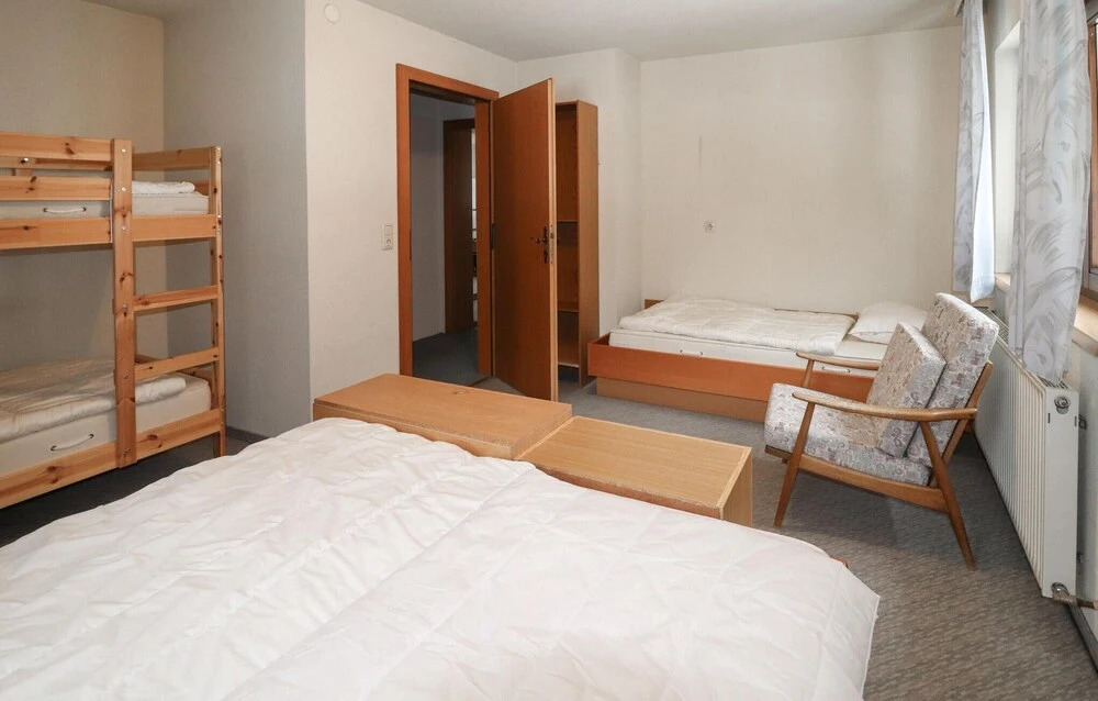 Beautiful Caravan in Gosau With 6 Bedrooms and Wifi
