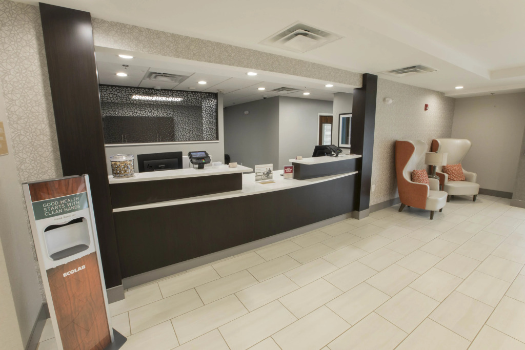 Magnolia Bay Hotel & Suites