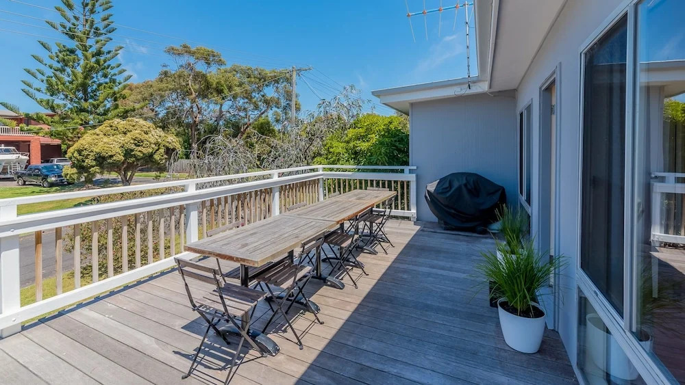Inverloch Beach Hut - Close To Beach And Shops!