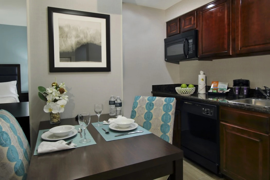 Homewood Suites by Hilton Miami - Airport West