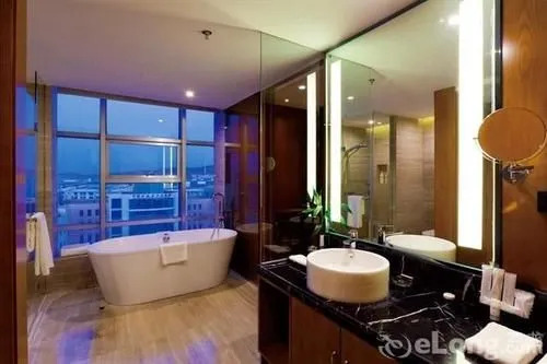 Qingdao Celebrity Hotel