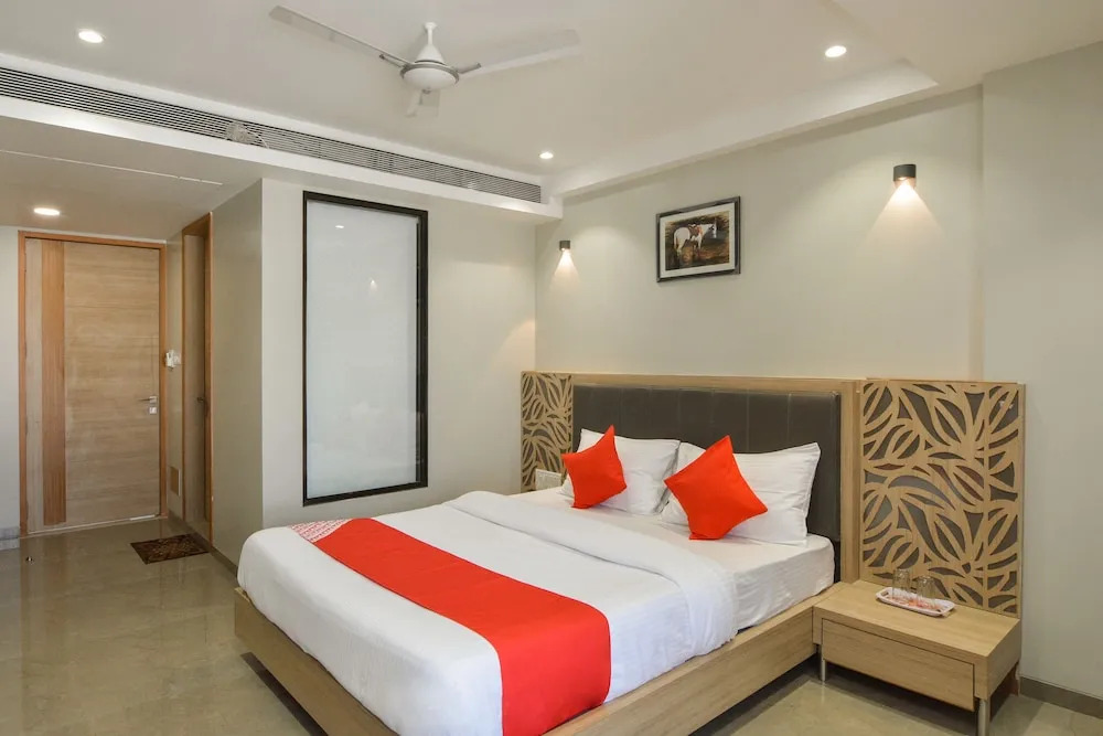 OYO Flagship 19307 Hotel Season Choice