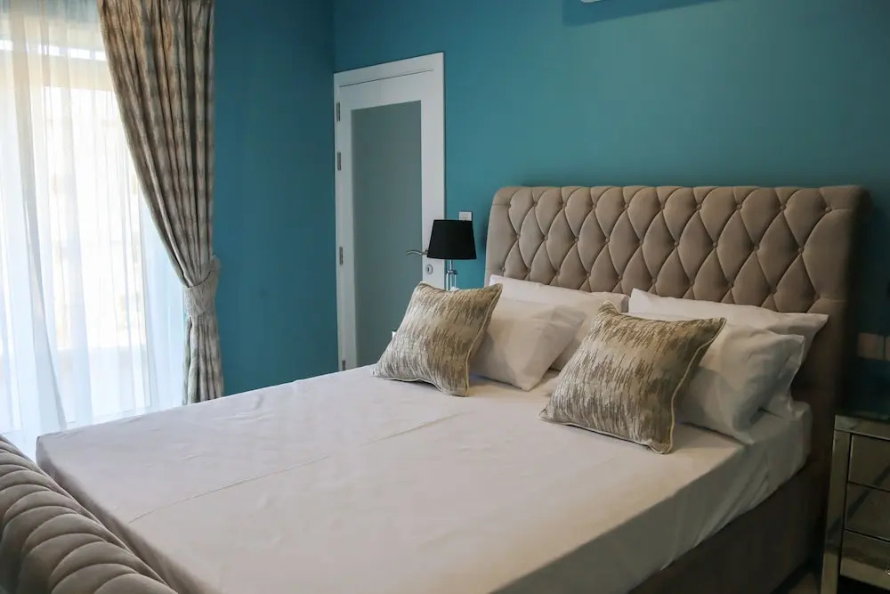 100 Boutique Living