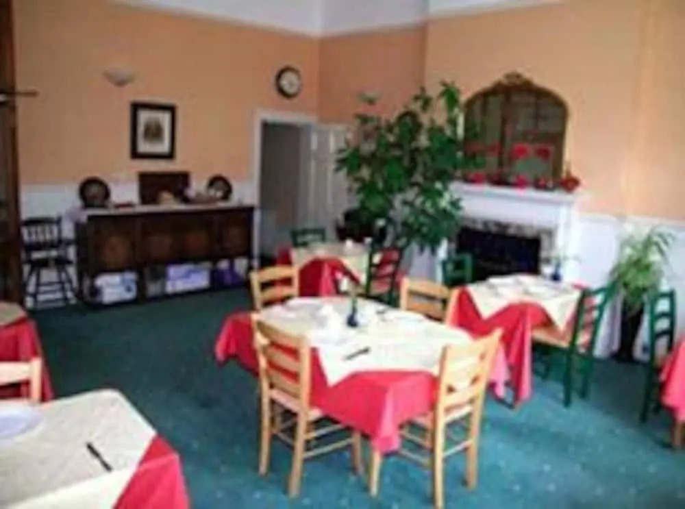 Dillons Hotel - B&B