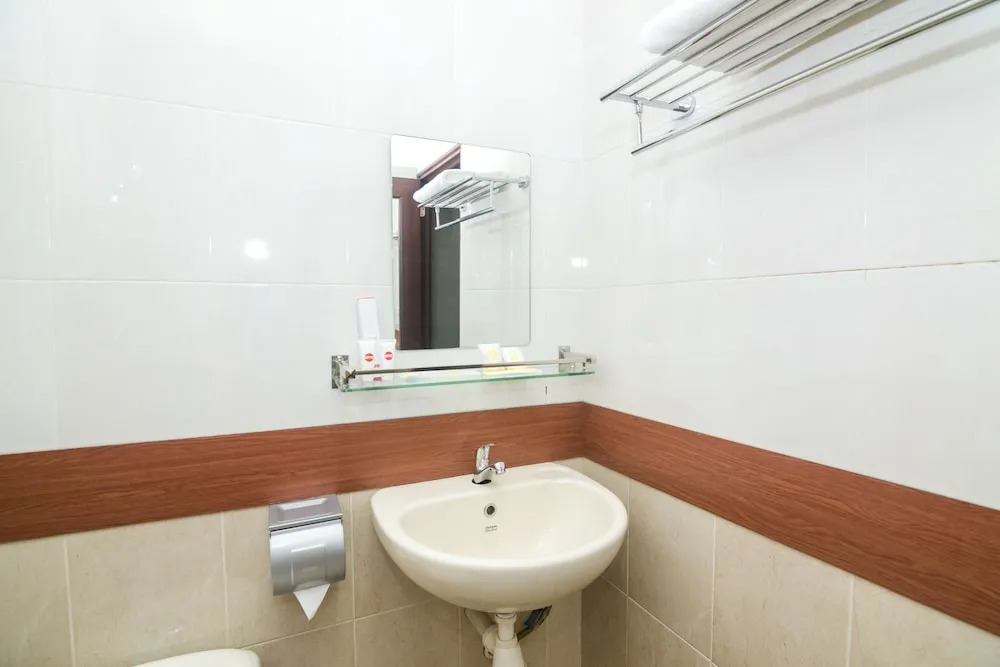 OYO 1327 Avava Inn