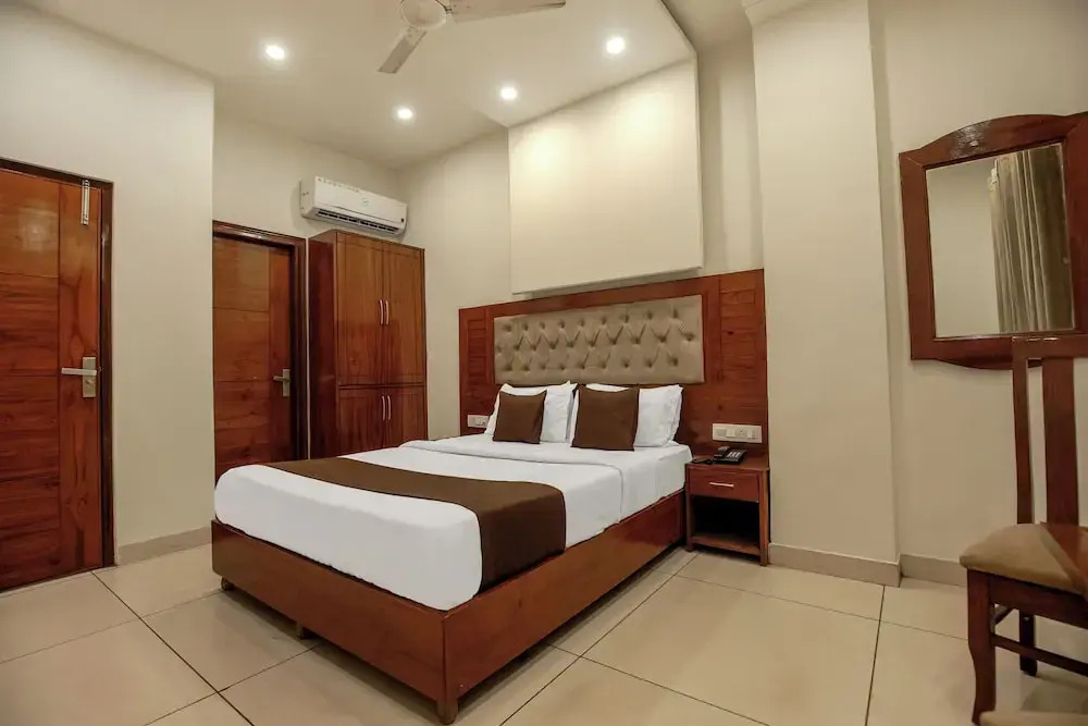 Hotel RK Residency Opposite ISBT Sector 43 Chandigarh