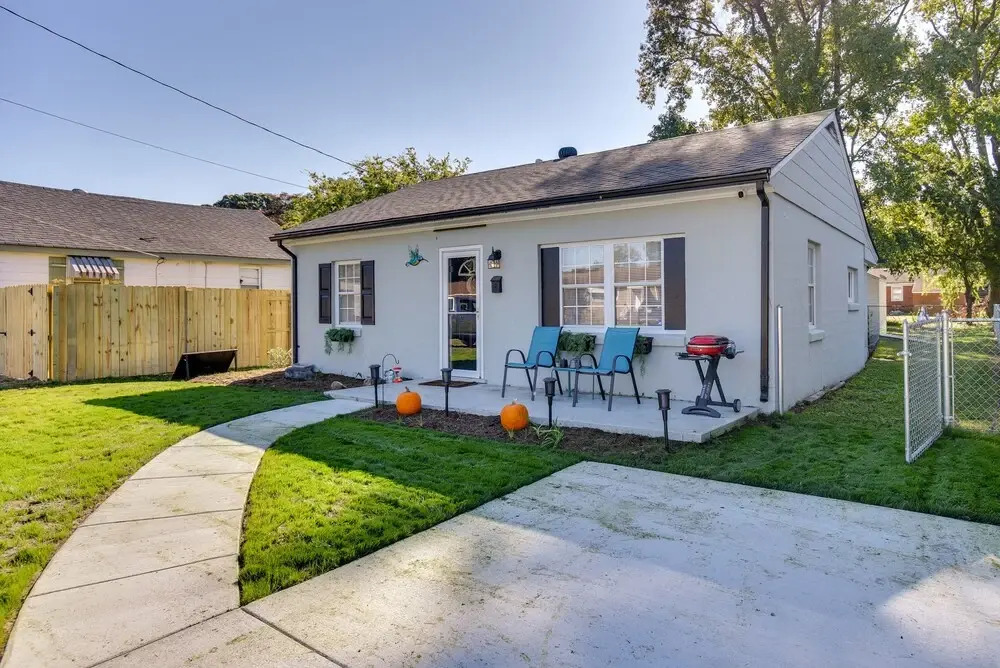 Hampton Home w/ Grill < 1 Mi to Beach!