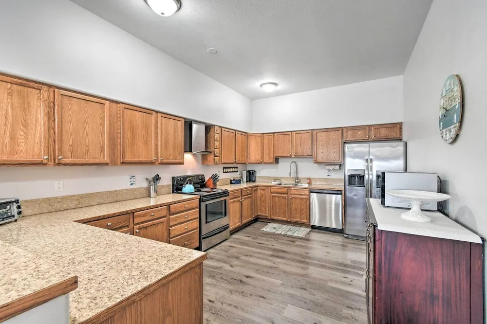 Dog-friendly Canalfront Condo in Ocean Shores