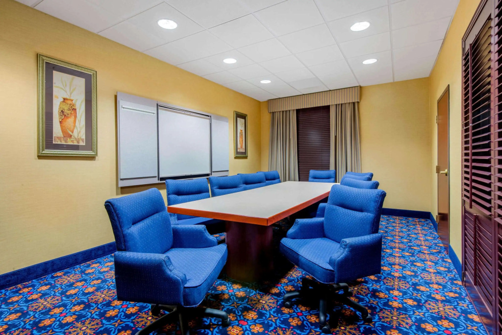La Quinta by Wyndham Mt. Laurel - Philadelphia