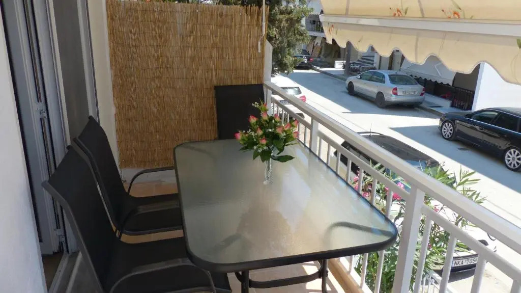 White Apartment 70m from the sea