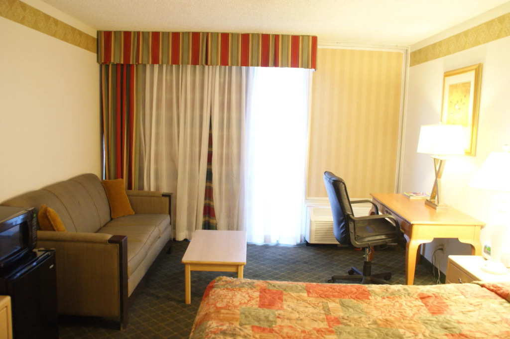 Brentwood Inn & Garden