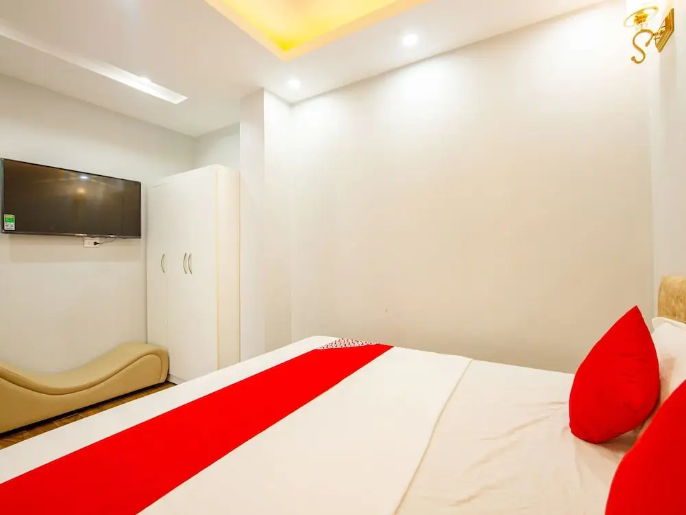 OYO 411 Van Nam Hotel