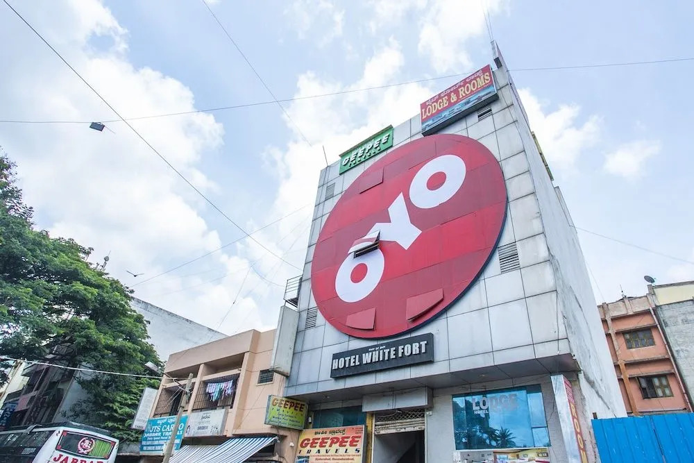 Hotel O White Fort Near Lalbagh Botanical Garden