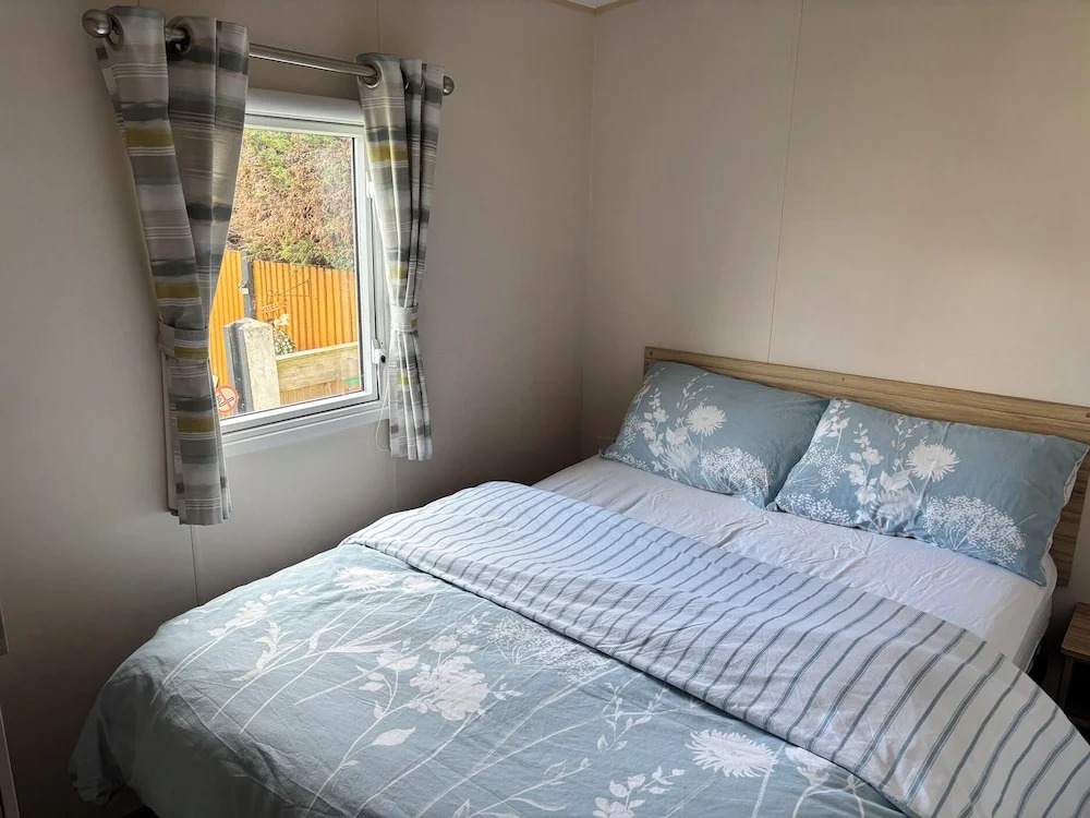 The Beachside Hideout - St Michaels and Browns Caravan Park