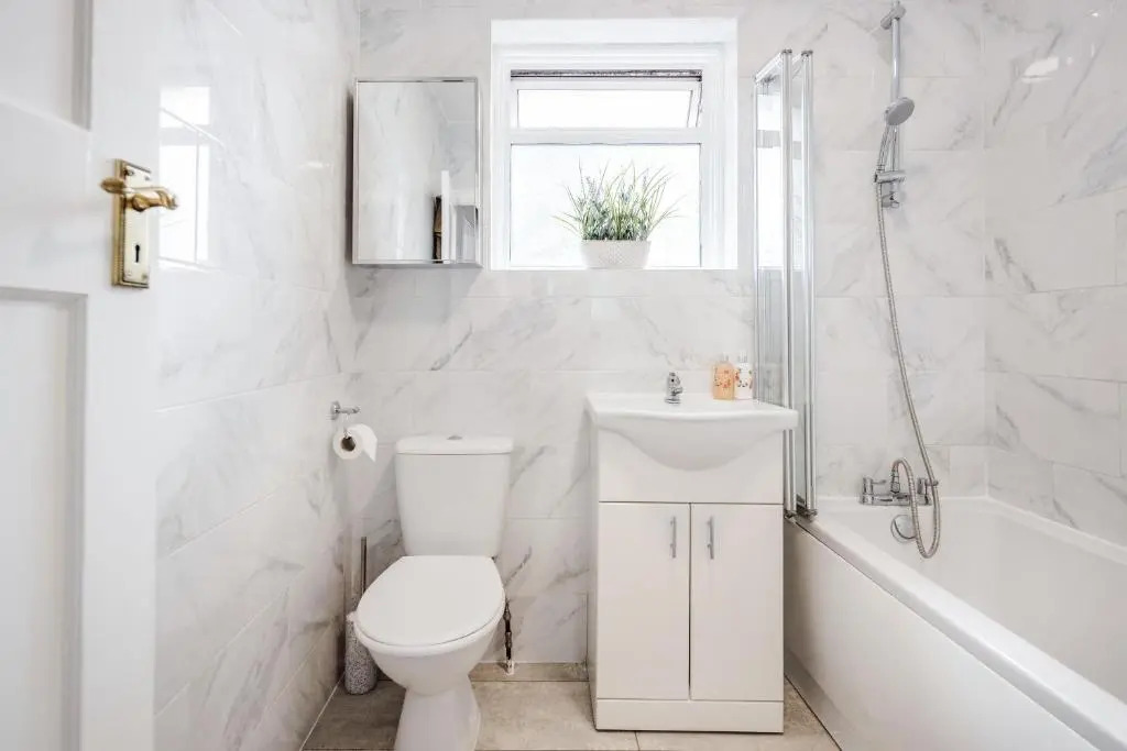 Lovely 4-bedroom House Near Romford Station