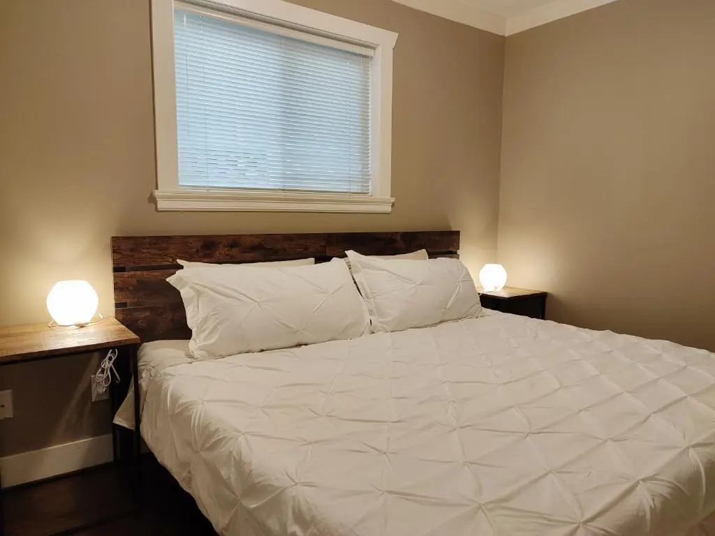 Entire 1BR Suite w King Bed, Private Entrance, Ground Level