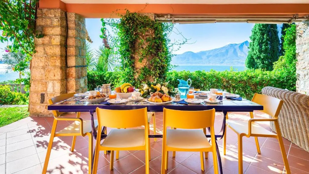 CORAZZA 6&1, Emma Villas