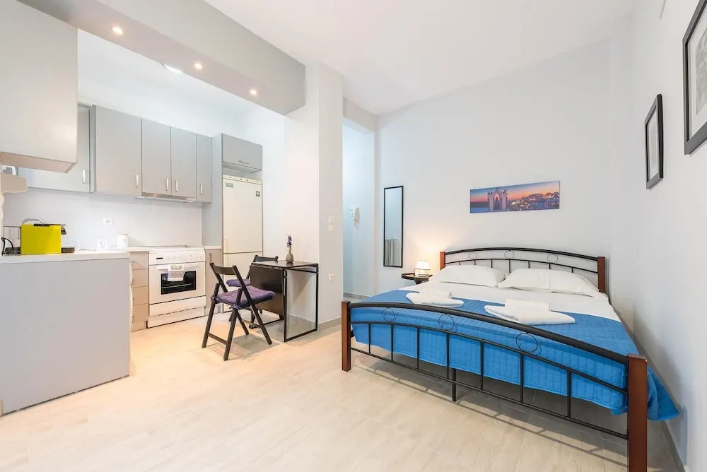 Sweet and Central apt for 2 Fresh Paint feb 2024