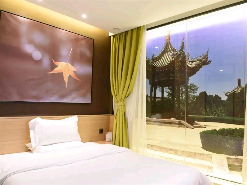 IU Hotel Chongqing Longtou Temple North Railway Station